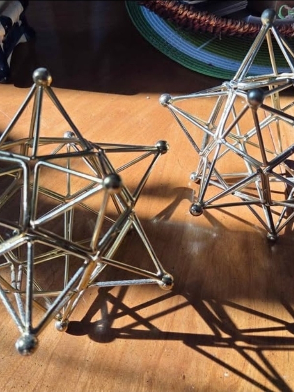 Decorative Geometric Star Sculptures - Gold Metal Home Accents